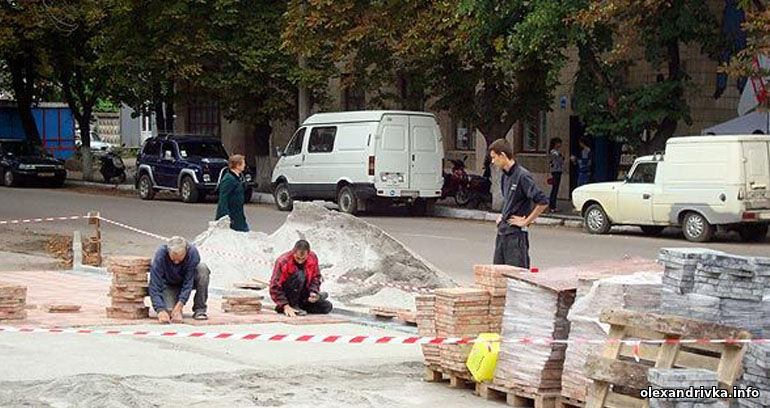 Реконструкція майданчику перед районним Будинком культури